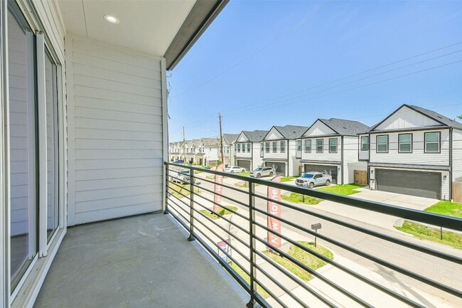 Building Photo - 5703 Balbo St