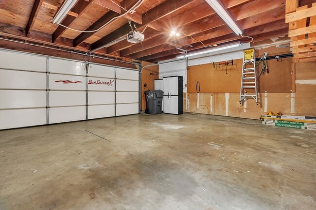 Building Photo - 1428 Camelot Dr