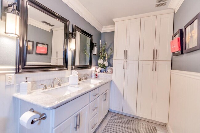 Building Photo - Beautiful Southside Los Banos Rental