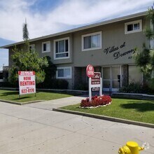 Building Photo - Villas at Downey