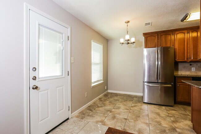 Building Photo - 5907 Willow Crest Dr