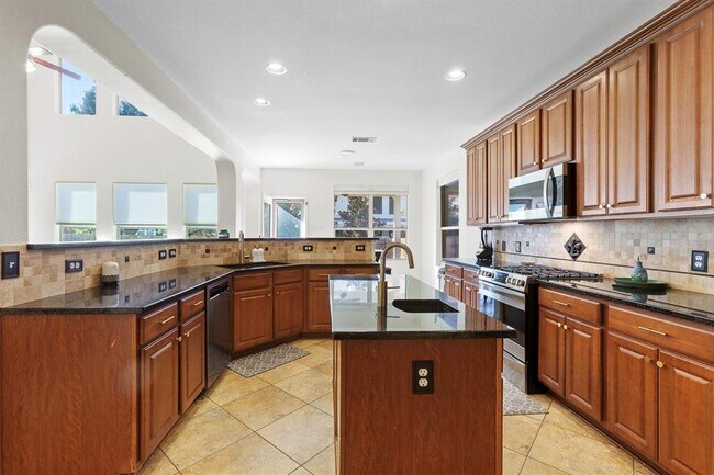 Building Photo - 705 Green Vista Ct