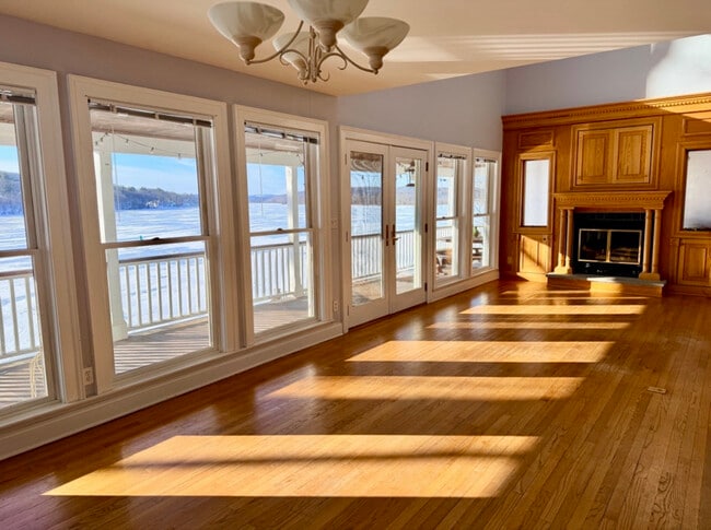 Building Photo - 83 Main St