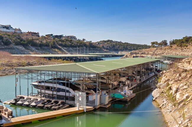 Building Photo - 116 Beneteau Dr