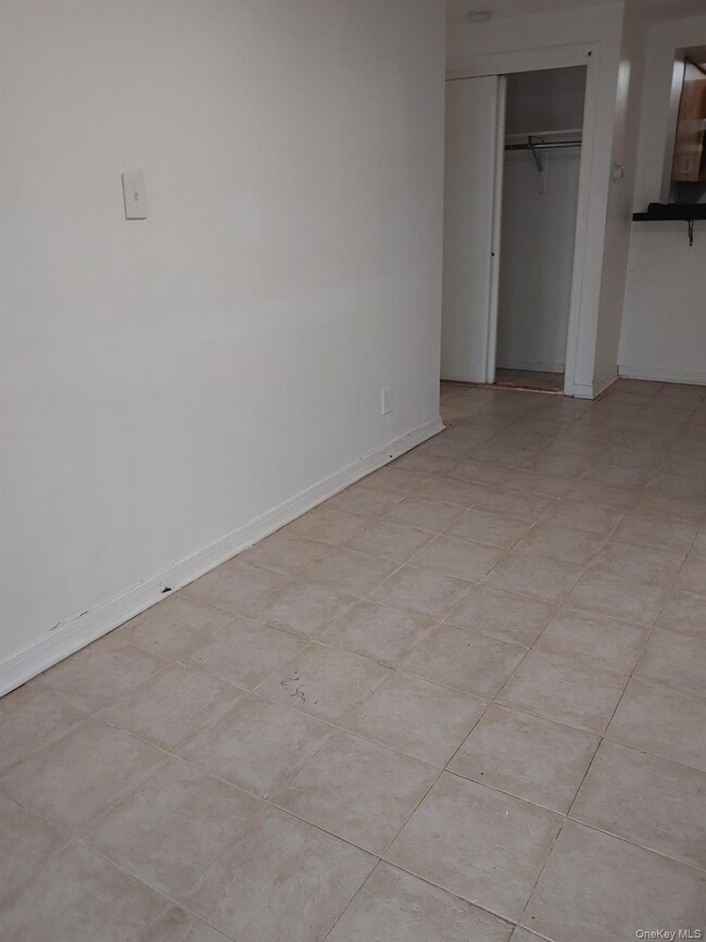 Building Photo - 88-29 Pontiac St