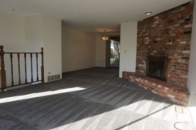 Building Photo - 948