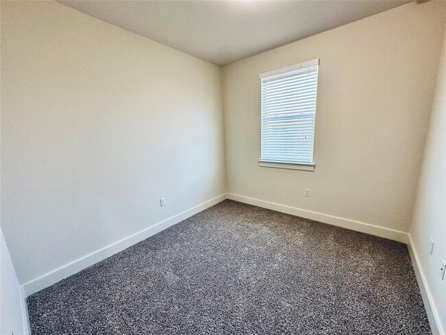 Building Photo - 2216 Creekside Ln