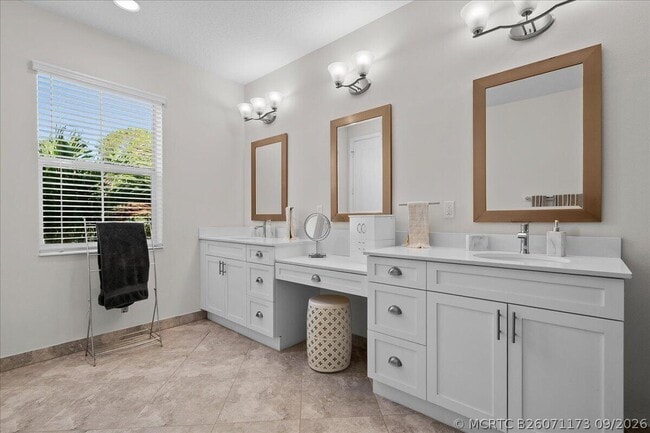 Building Photo - 131 Sword Fern Pl