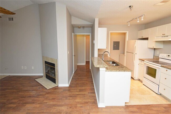 Building Photo - 10263 Gandy Blvd N