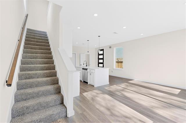 Building Photo - 3002 Rochester St