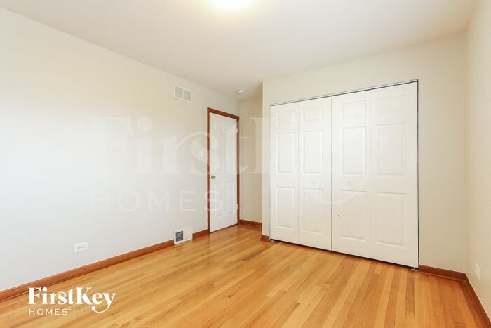 Building Photo - 14539 Kimbark Ave