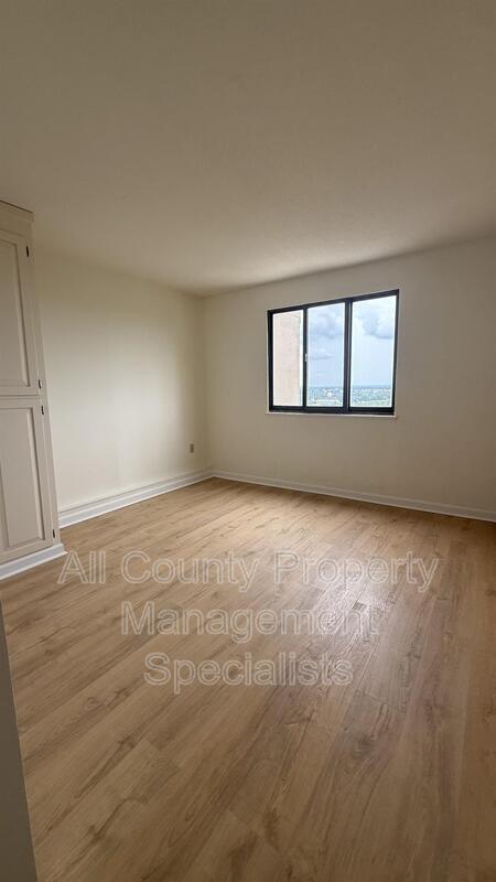 Building Photo - 1825 St Julian Pl