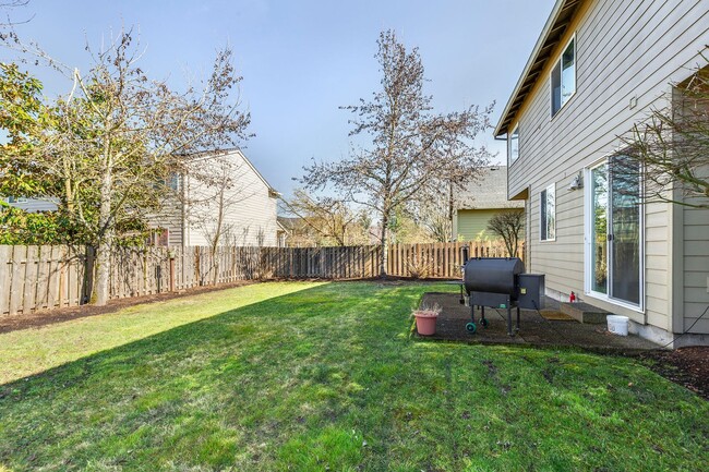 Building Photo - Lovely 4 bedroom home with neighborhood pool
