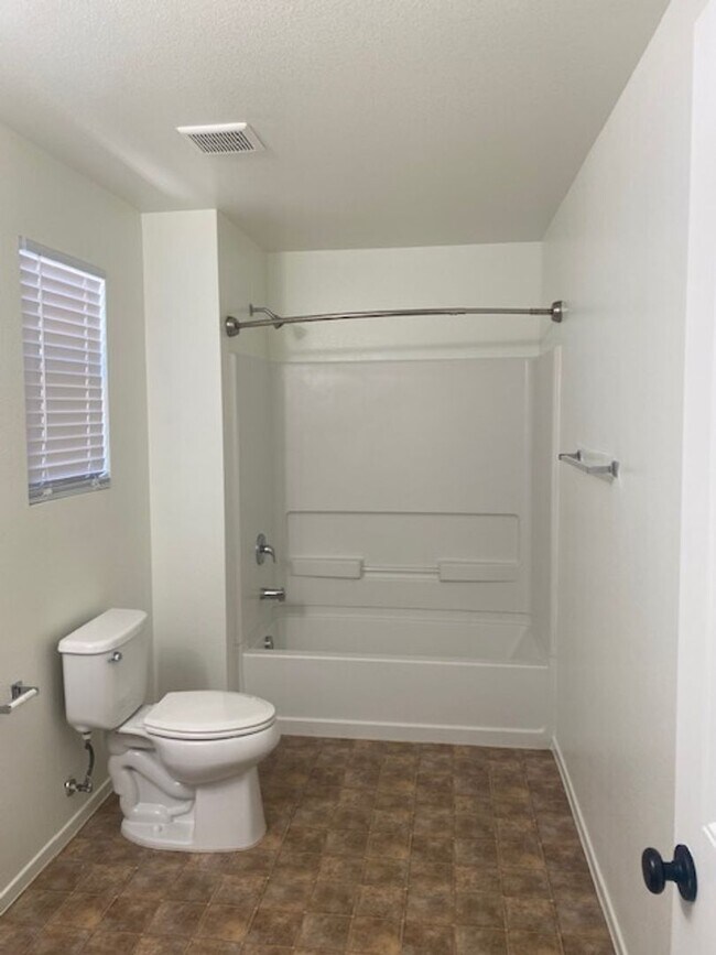 Building Photo - 7918 Point Oaks Ct