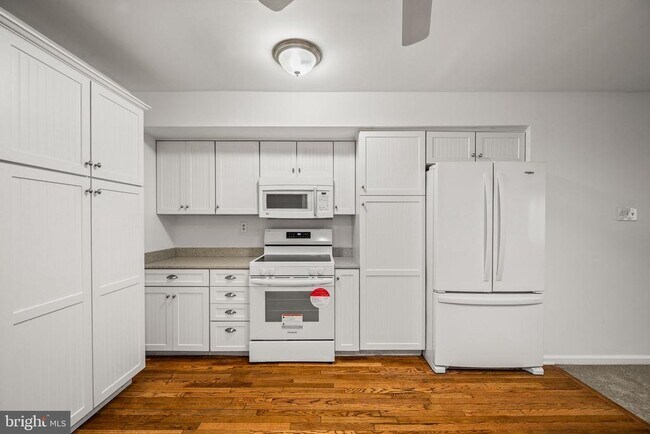 Building Photo - 267 Fox Run