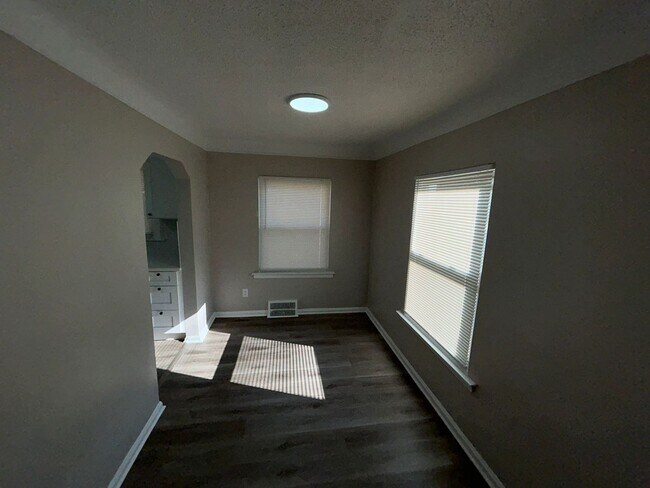 Building Photo - 3 Bedroom Bungalow