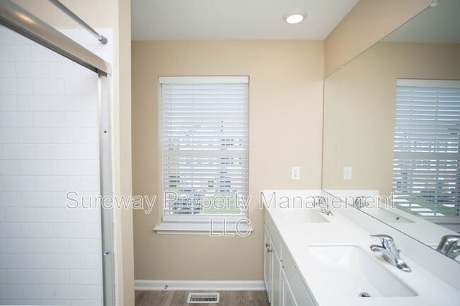 Building Photo - 239 Macoun Way