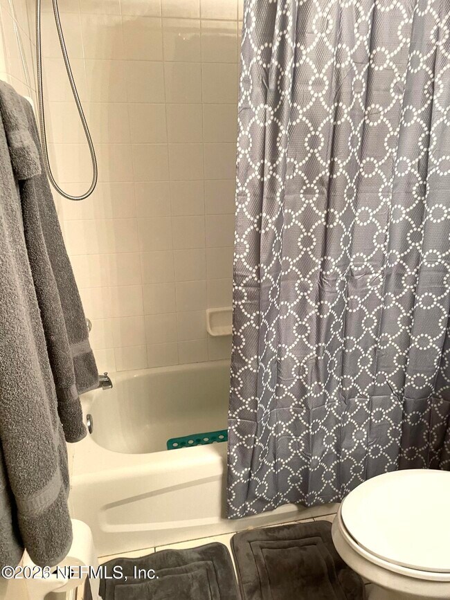 Building Photo - 913 Mackinaw Trail