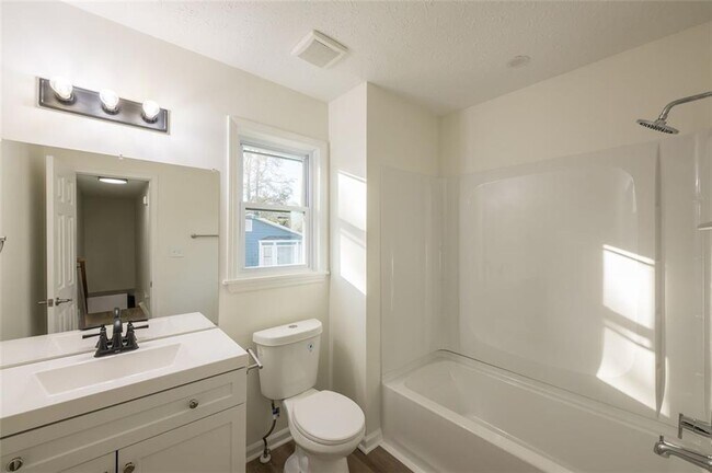 Building Photo - 5081 Hubert Dr