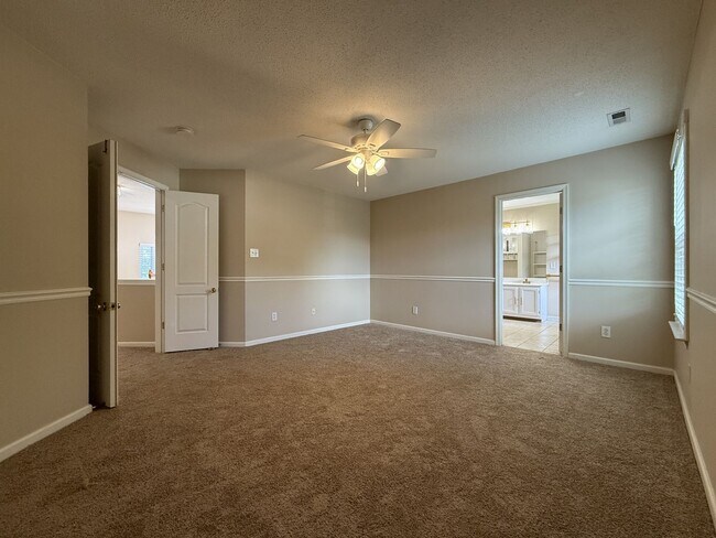 Building Photo - Newly Renovated Modern Home