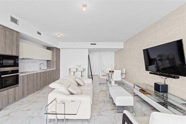 Building Photo - 2900 NE 7th Ave