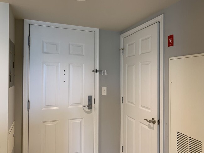 Building Photo - Luxury 2BD/2BA in The Gallery - Across from PIKE & ROSE + White Flint Metro