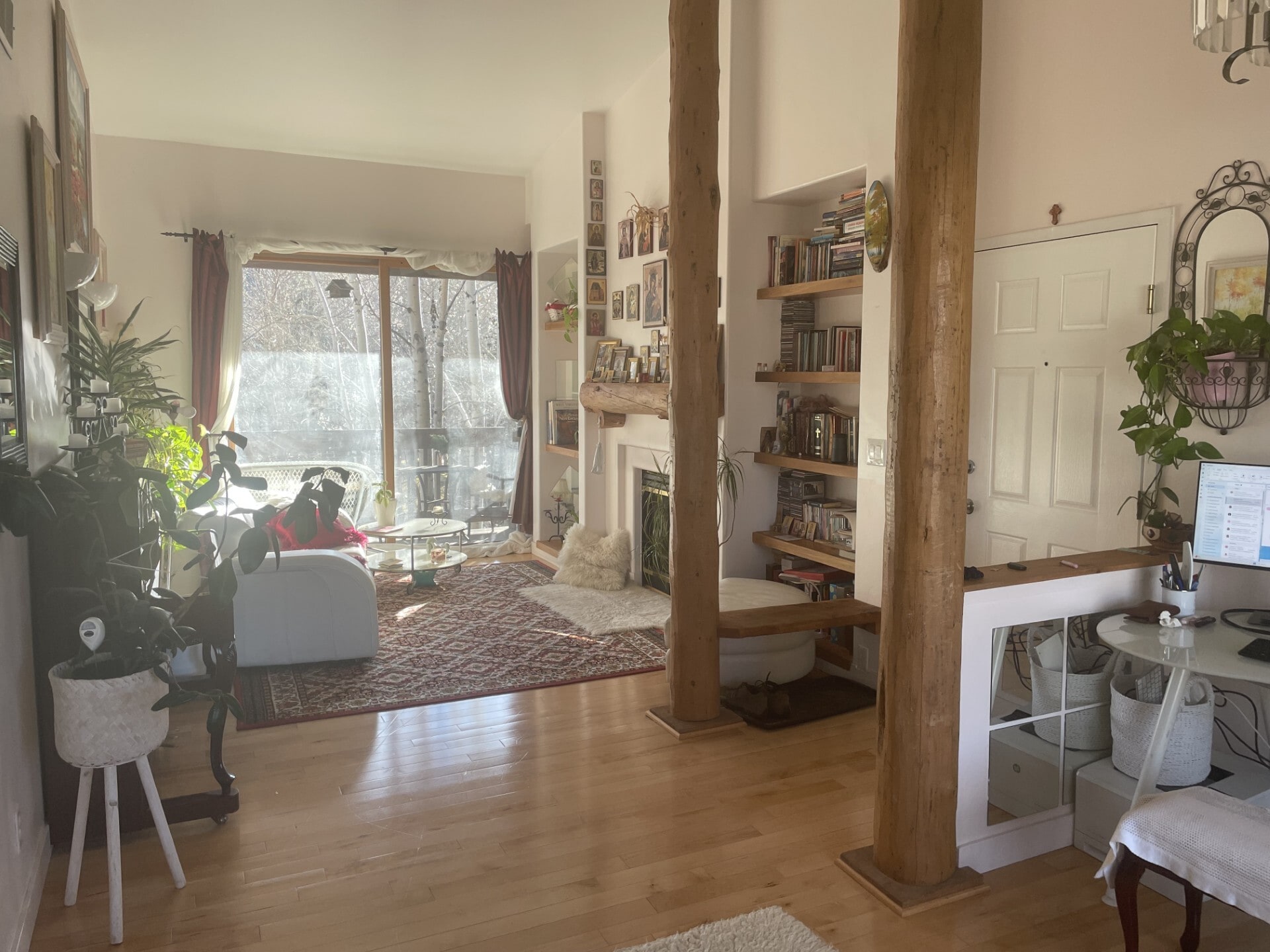 living room - 1600 Pinebrook Blvd