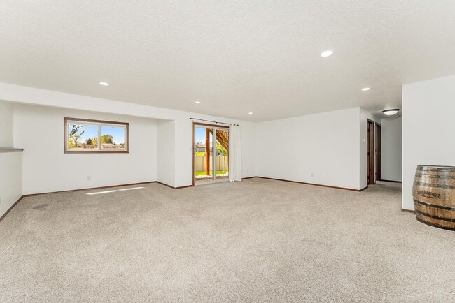 Building Photo - 5721 Bream Ct