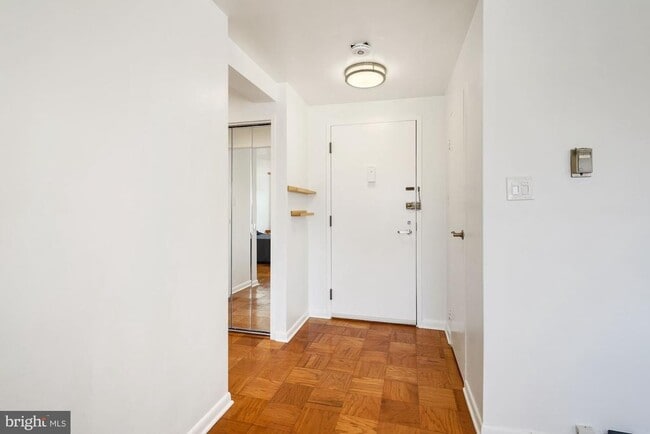 Building Photo - 10201 Grosvenor Pl