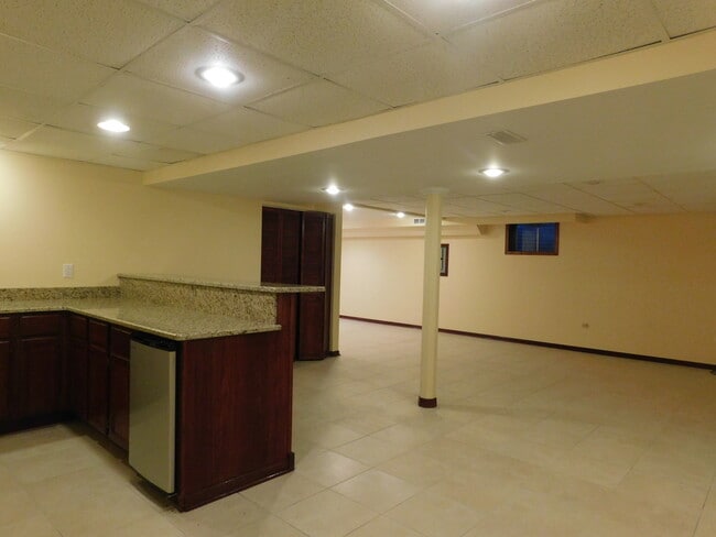 Building Photo - 16501 Nottingham Ct