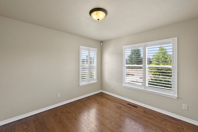 Building Photo - Immaculate & Stunning 4BD Ranch Style in C...