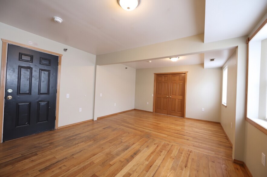 Building Photo - 520 W Mifflin St