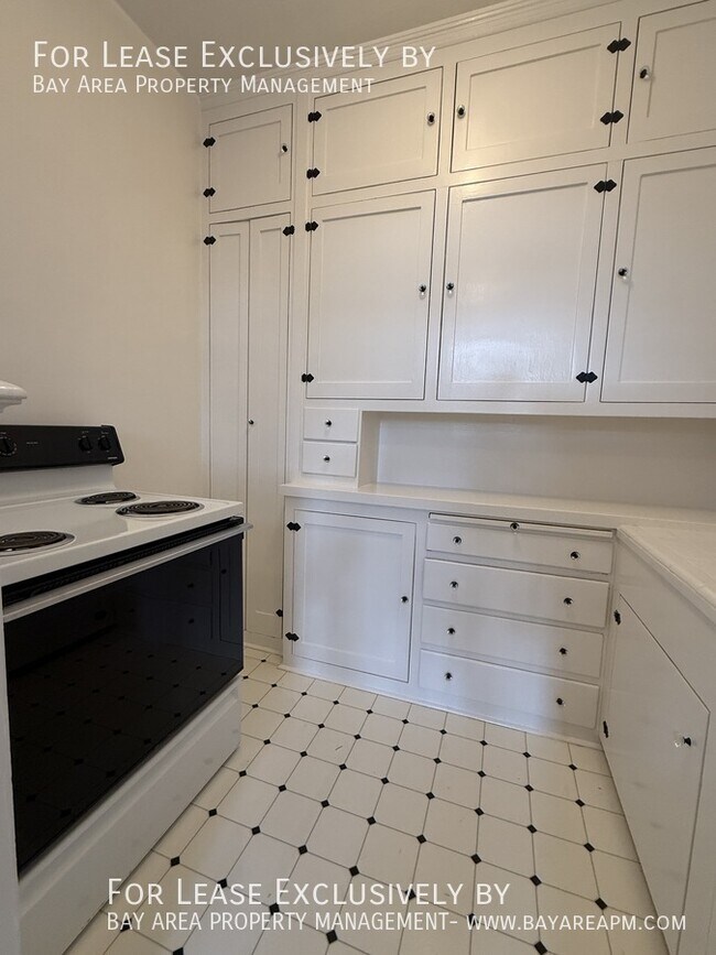 Building Photo - 345 Forest St