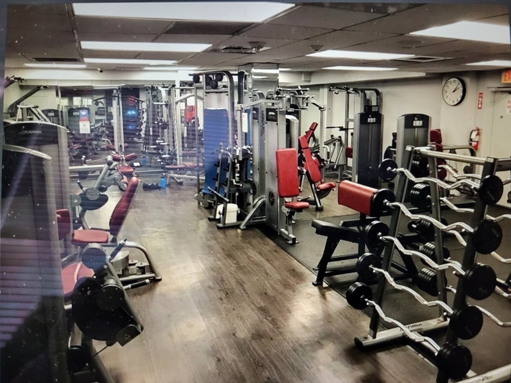 Building Photo - 77 Pond Ave