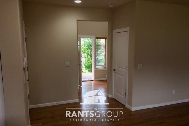 Building Photo - Spacious 4-Bedroom Craftsman Home in Lacey!
