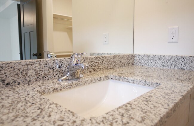 Building Photo - 421 E 200 N