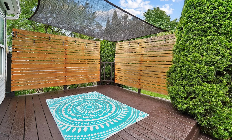 Renovated Deck with Privacy Fence & Cafe Lighting - 2338 Nottaway Ct