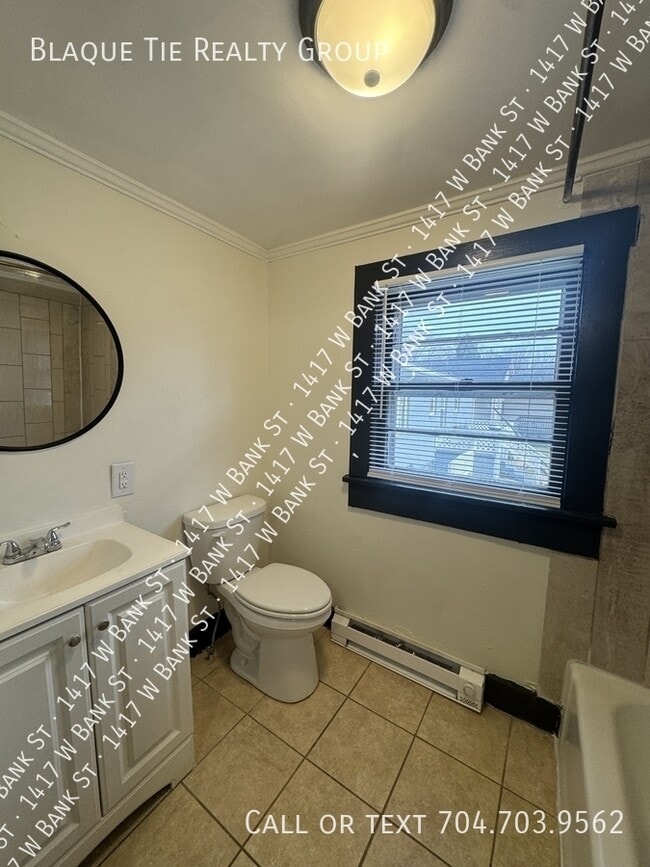 Building Photo - 1417 W Bank St