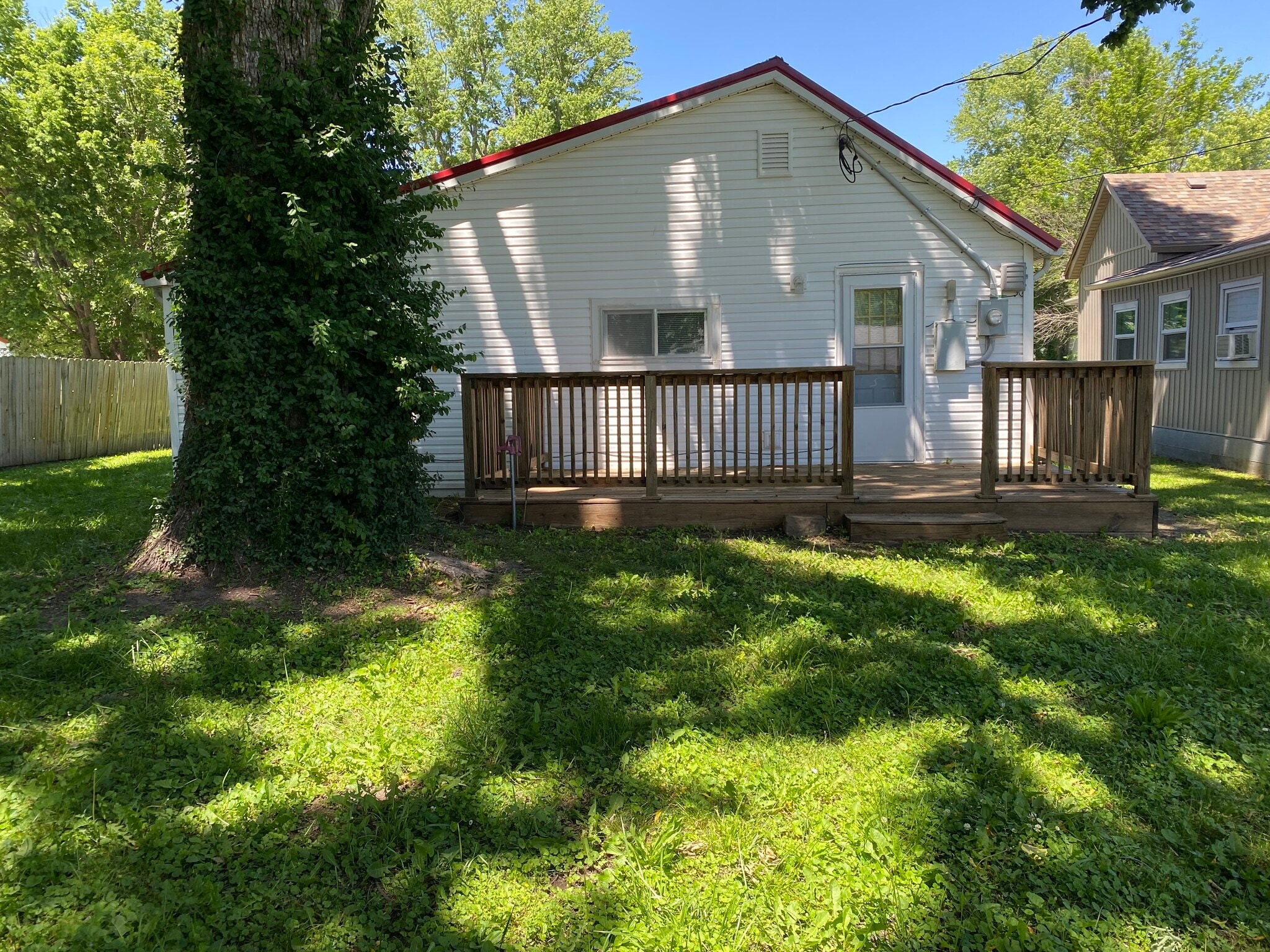 Building Photo - 208 E Maiden Ln