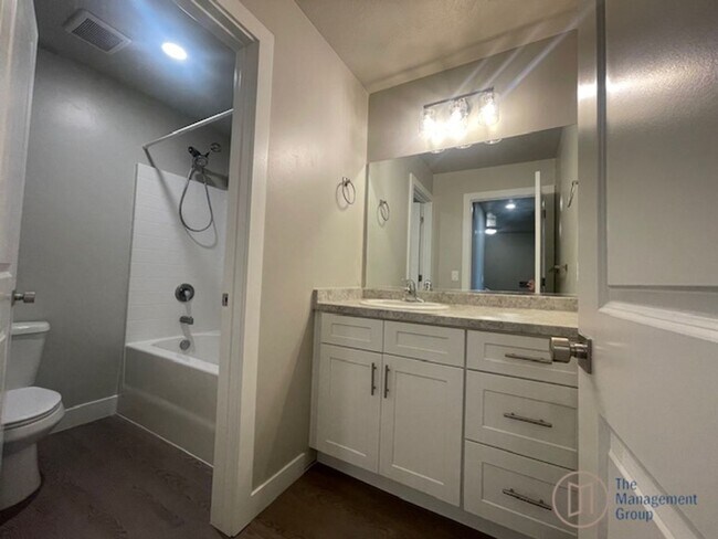 Building Photo - Cedar City Charm!