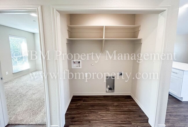 Building Photo - Hidden Creek, Unit 522 - Gorgeous 2 Bedroom, 2 Bathroom Townhome in Ennis, TX!