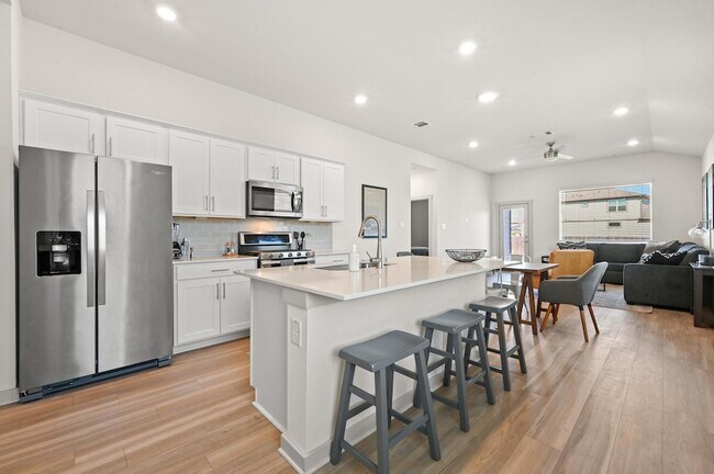 Building Photo - 526 Millbrook Blvd