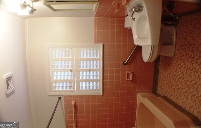 Building Photo - 106 Oakhurst St