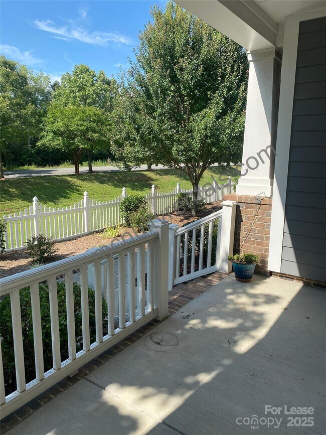 Building Photo - 4221 Courtly Ln