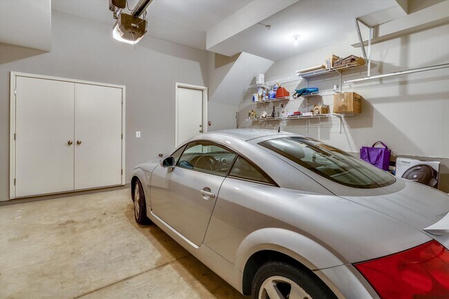 Building Photo - GREAT LOCATION!! Stunning 3BD/3.5BA luxury 4-level townhouse!