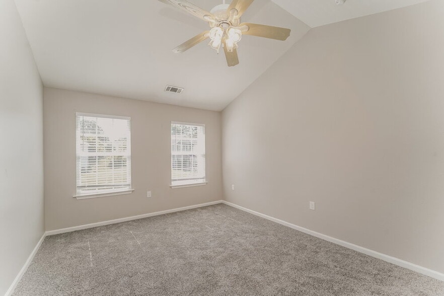 Building Photo - 6221 Summerour Place