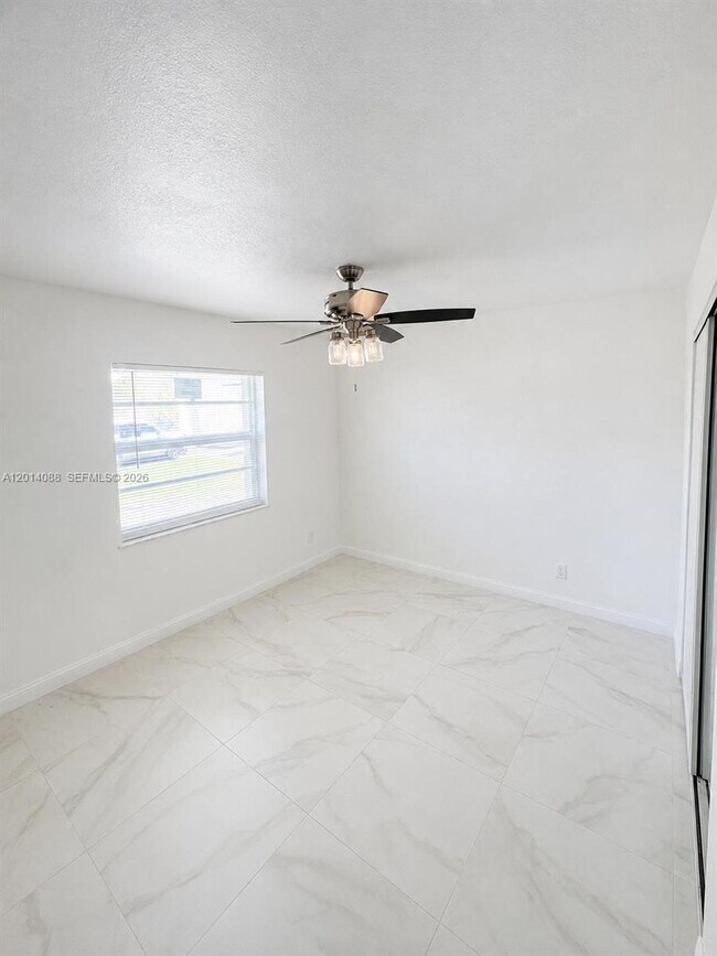Building Photo - 10559 La Placida Dr