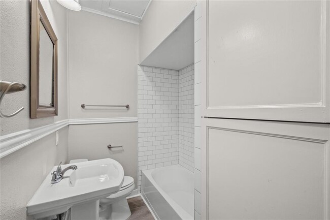Building Photo - 2509 7th Ave N