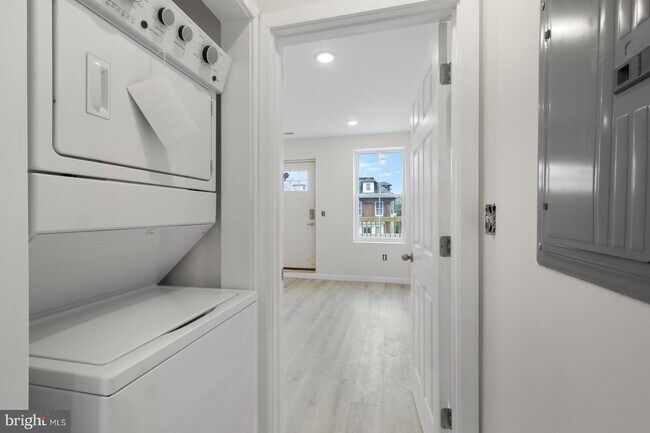 Building Photo - 223 S 45th St