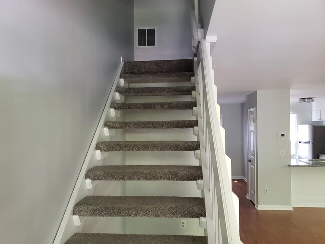 Building Photo - 3908 Briarhill Dr